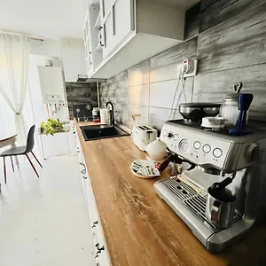  Apartment The Airport Loft